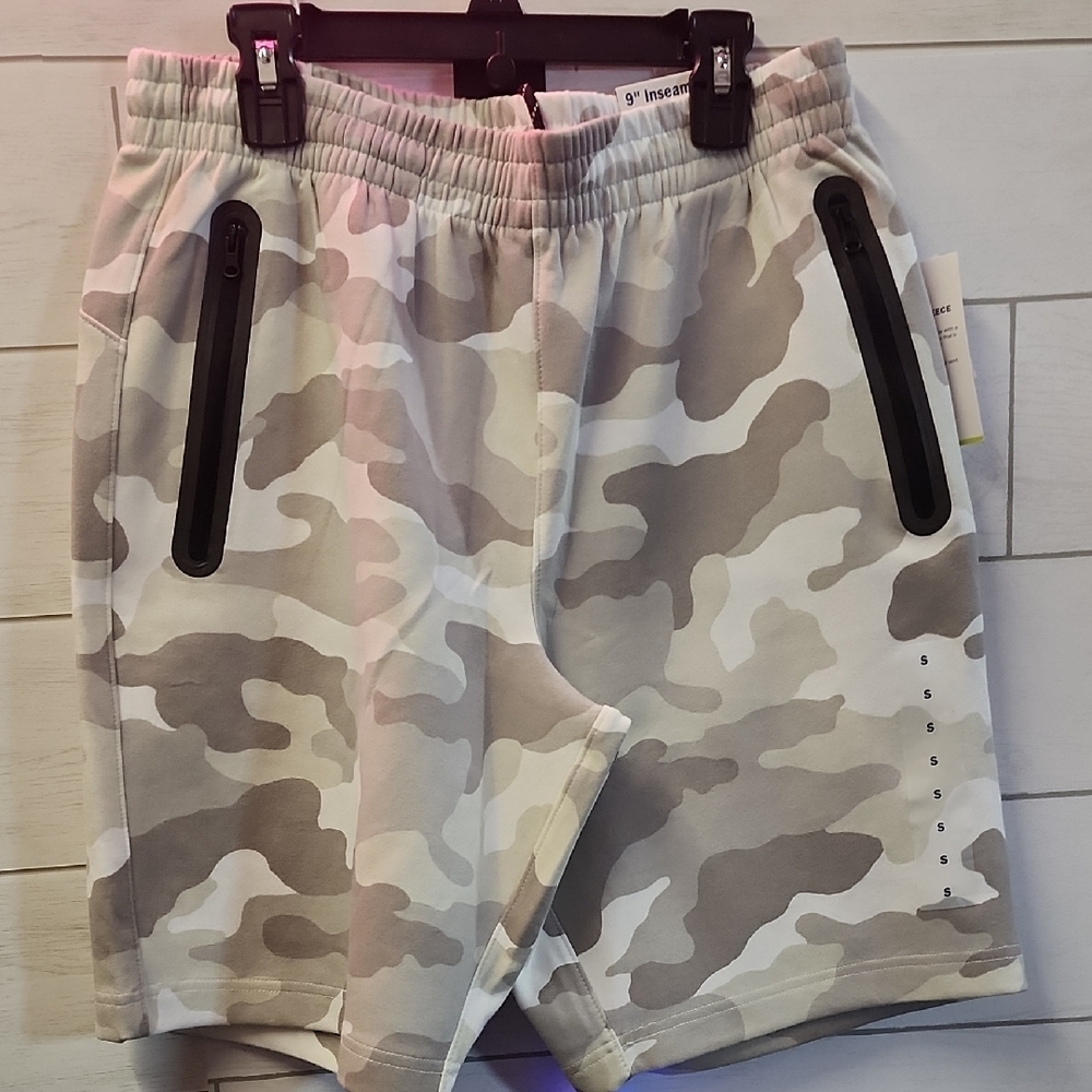 NWT Men's Camo Shorts in Gray and White